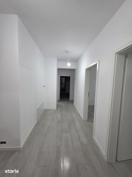 Apartament cu 3 camere în Tractorul