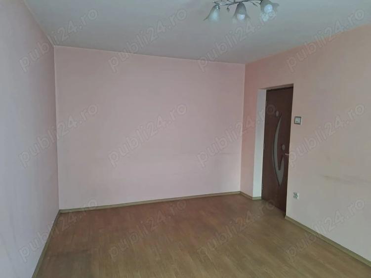 Apartament cu 3 camere decomandat în Sud
