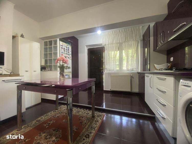Casă cu 4 camere decomandat cu Teren 596 Mp în Central
