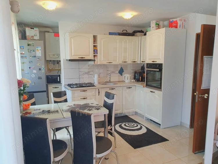 Apartament cu 4 camere decomandat în Noua