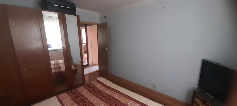Apartament cu 4 camere semidecomandat în Rahova