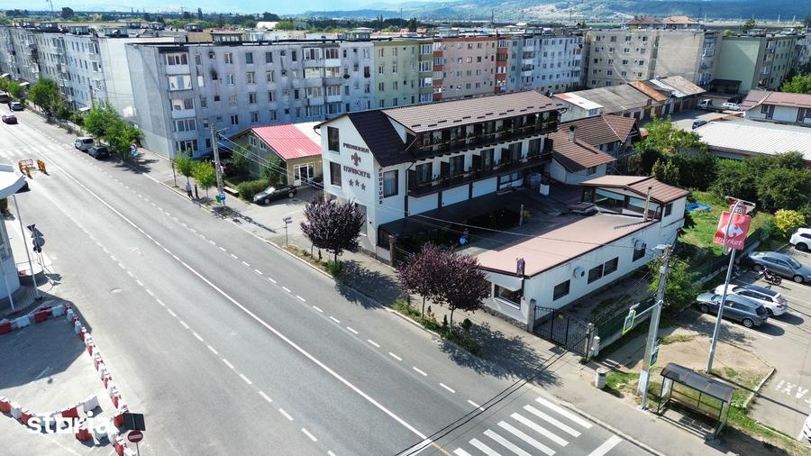 Spațiu comercial, de 660 mp, în Cheile Râșnoavei