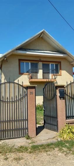 Casă cu 7 camere cu Teren 370 Mp în Central