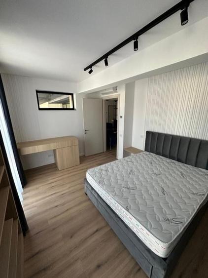 Apartament cu 4 camere semidecomandat, mobilat în Pipera