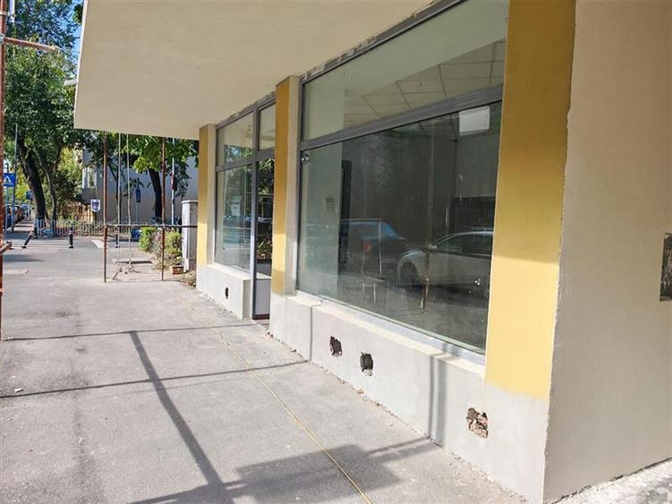 Spațiu comercial, de 127 mp, în Periferie