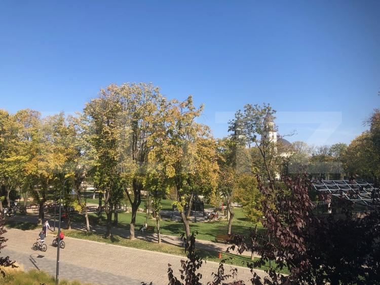 Apartament cu 2 camere semidecomandat, mobilat în Central