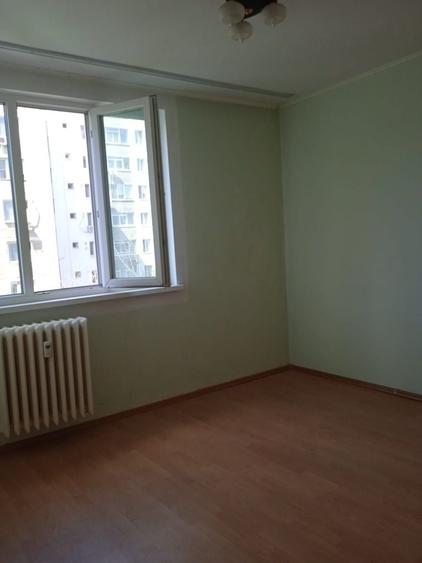 Apartament cu 3 camere semidecomandat în Drumul Taberei