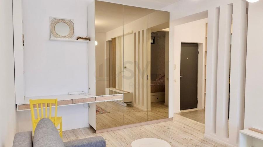 Apartament cu 2 camere semidecomandat, mobilat în Tei