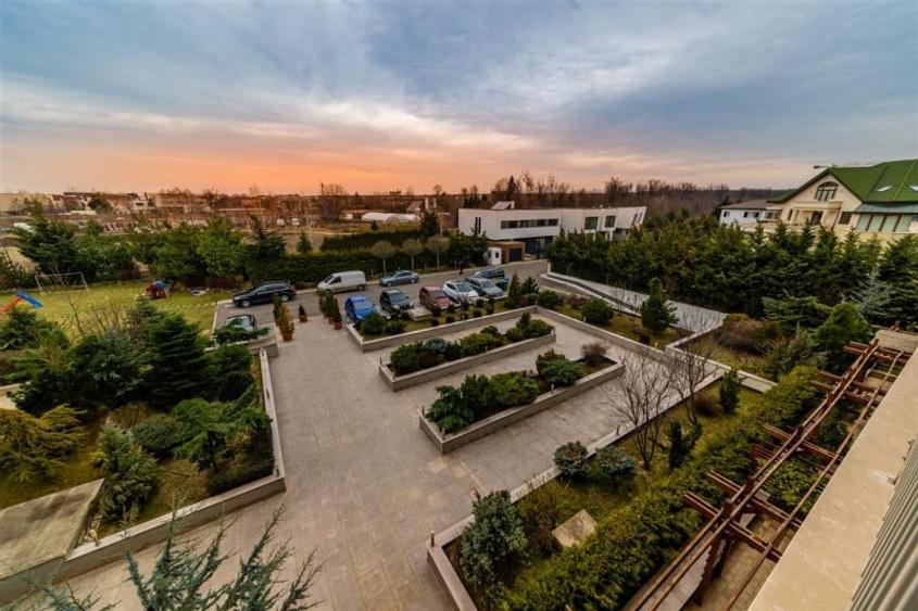 Apartament cu 3 camere decomandat, mobilat în Iancu Nicolae