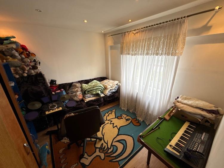 Apartament cu 5 camere semidecomandat, mobilat în Central