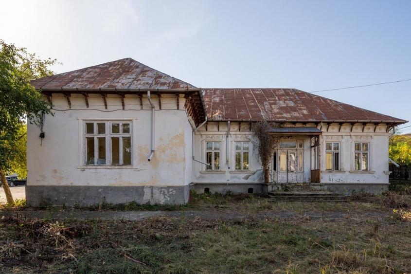 Casă individuală cu 7 camere cu Teren 1766 Mp în Ceptura