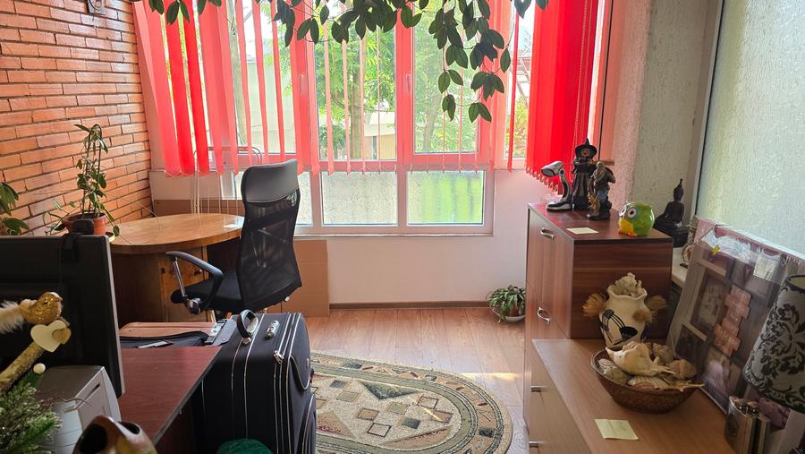 Apartament cu 4 camere semidecomandat în Decebal