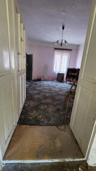 Casă cu 3 camere cu Teren 1770 Mp în Central