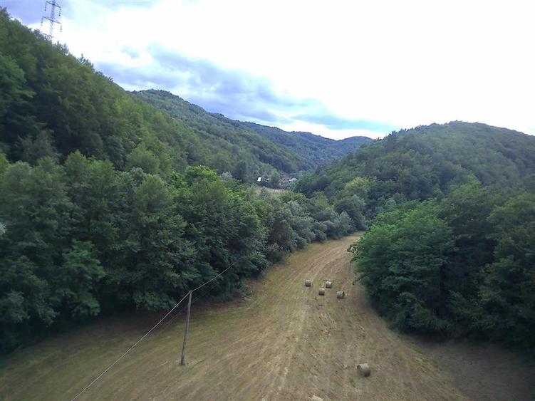 Teren intravilan de 5800 mp, în Podele