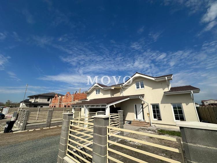 Duplex cu 4 camere cu Teren 250 Mp în Sânandrei