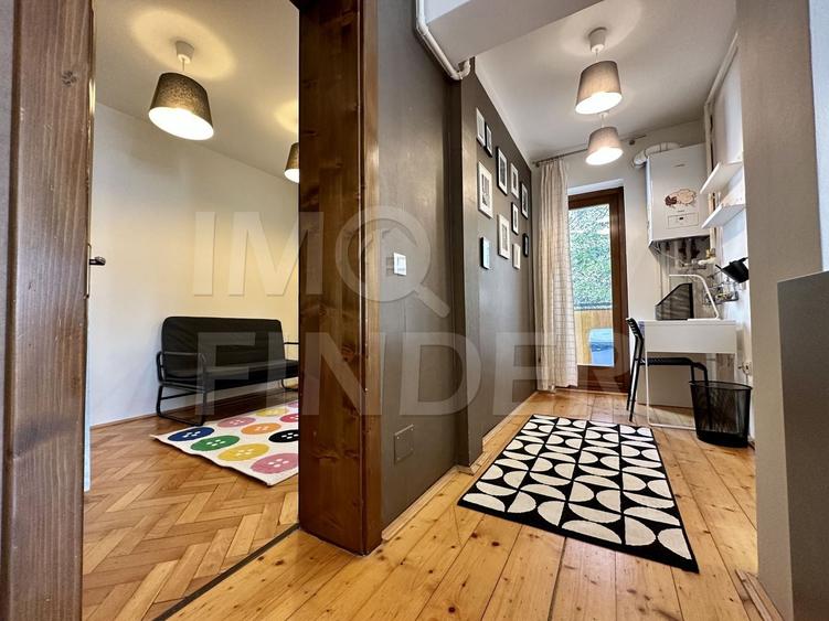 Apartament cu 3 camere semidecomandat, mobilat în Plopilor