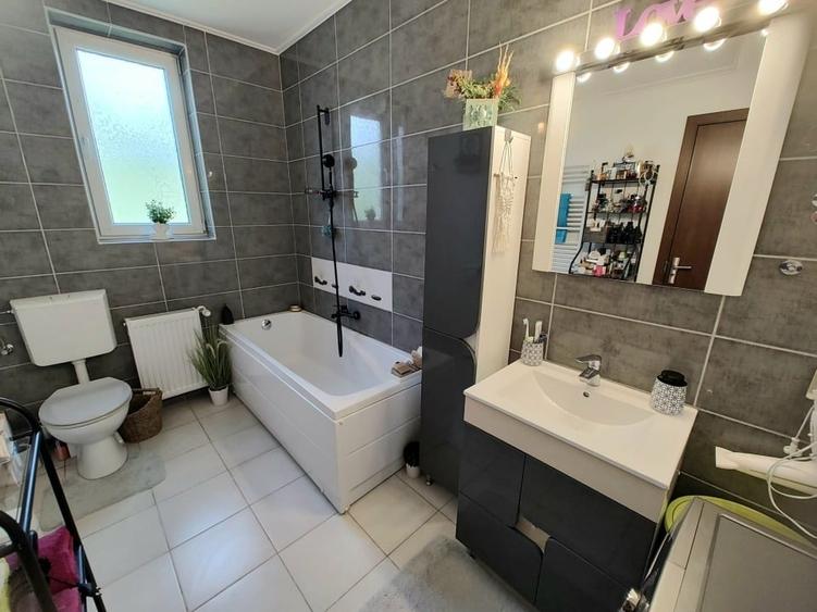 Duplex cu 3 camere cu Canalizare în Vladimirescu