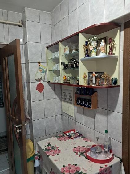 Apartament cu 3 camere semidecomandat în Exterior Vest