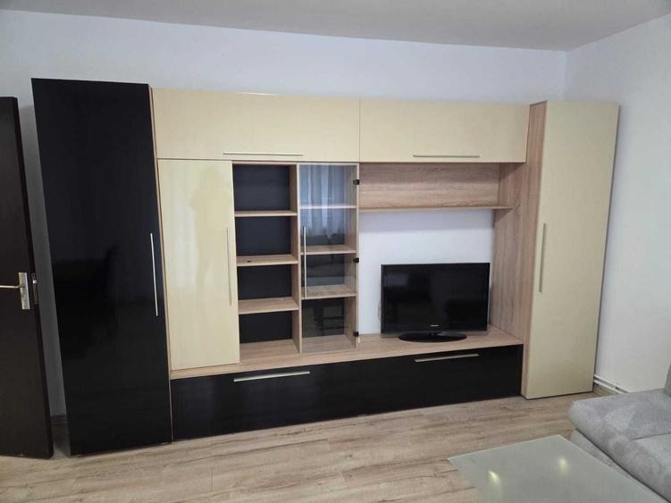 Apartament cu 3 camere decomandat, mobilat în Spitalul Județean