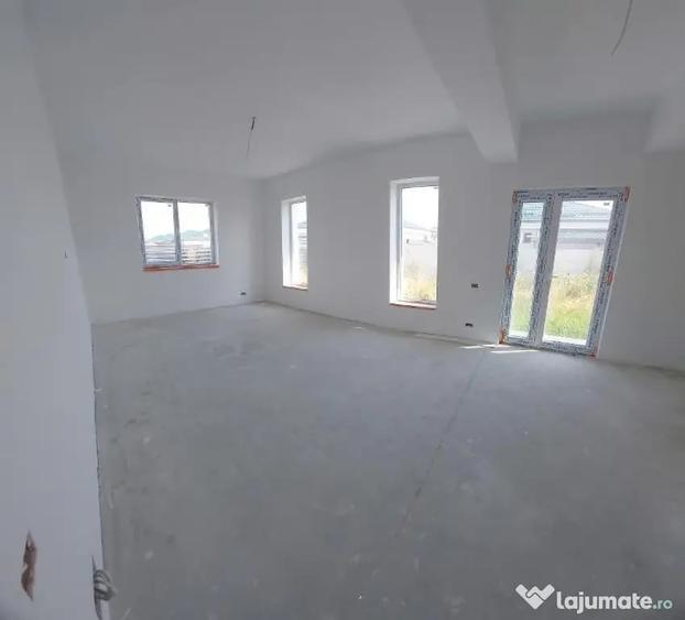 Casă cu 4 camere cu Teren 400 Mp în Vârteju
