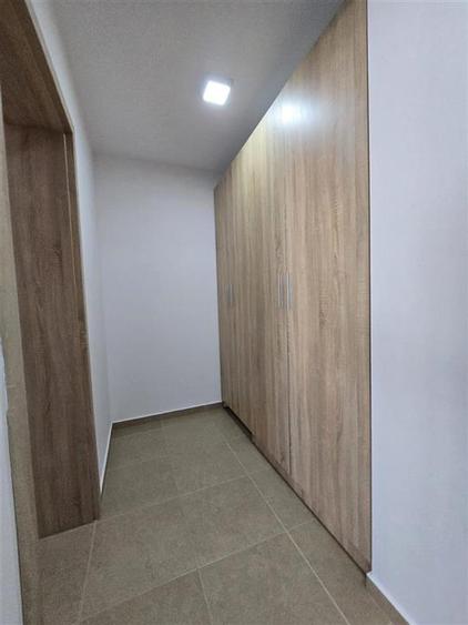 Apartament cu 2 camere decomandat, mobilat în Tractorul