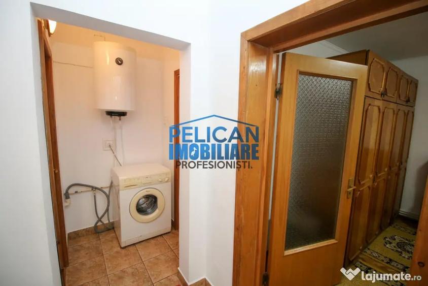 Apartament cu 3 camere decomandat în Pelican