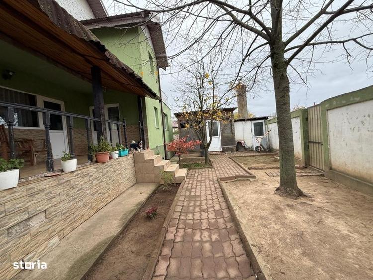 Casă cu 4 camere cu Teren 713 Mp în Cârcea