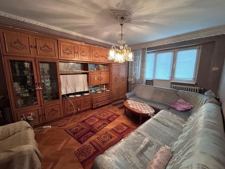 Apartament cu 3 camere decomandat în Plantelor