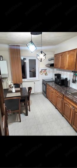 Apartament cu 3 camere decomandat, mobilat în Lipovei