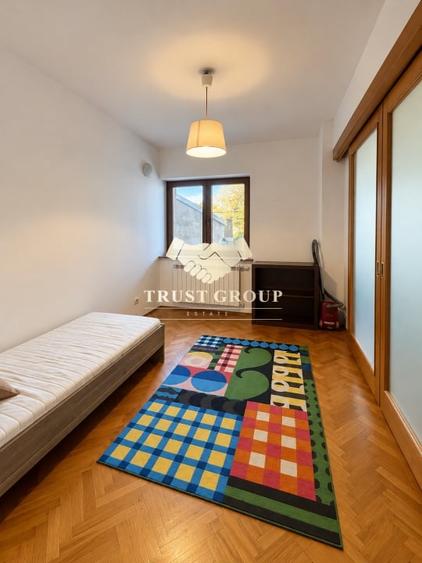 Apartament cu 3 camere semidecomandat în P-ța Victoriei
