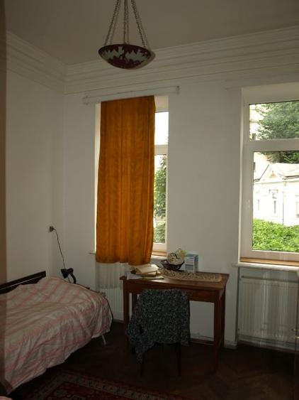 Apartament cu 3 camere semidecomandat în Armeneasca