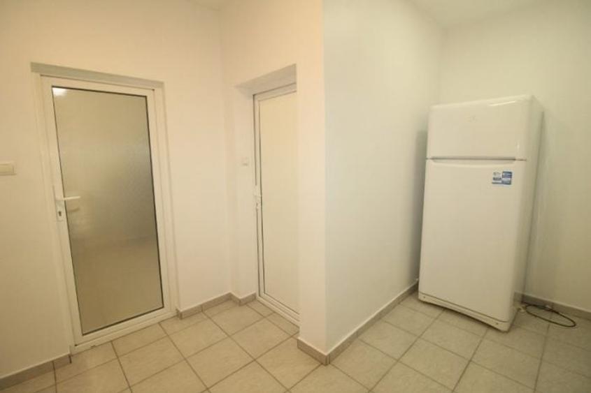 Apartament cu 2 camere decomandat, mobilat în Romană