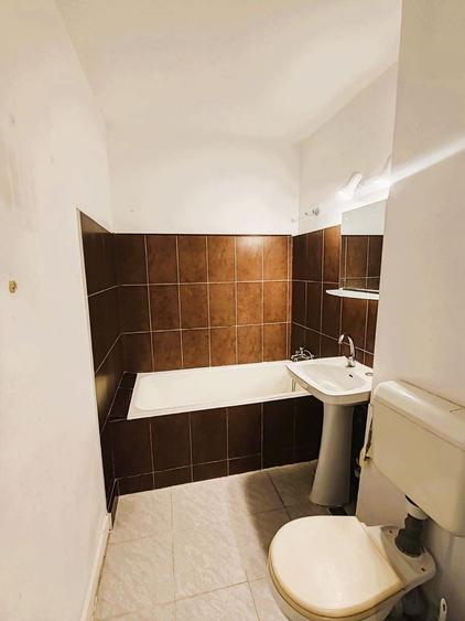 Apartament cu 3 camere semidecomandat în Mihai Bravu