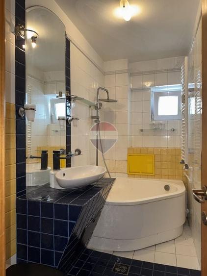 Apartament cu 3 camere semidecomandat, mobilat în Grivița