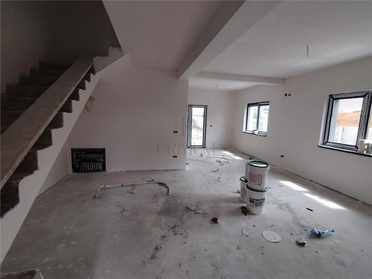 Duplex cu 4 camere cu Canalizare în Moșnița Nouă