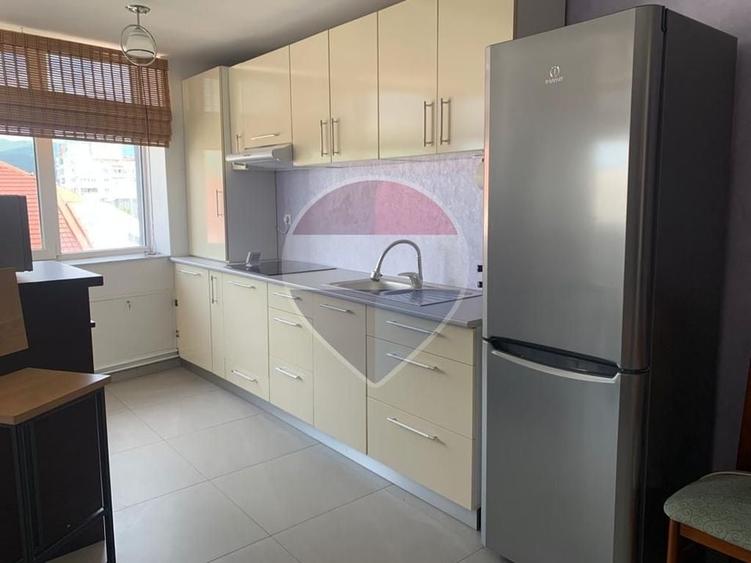 Apartament cu 3 camere decomandat, mobilat în Central