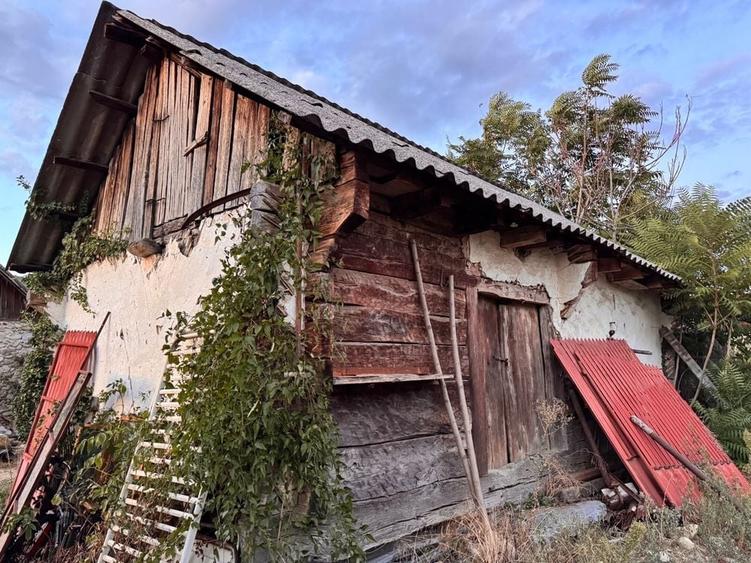 Casă cu 2 camere în Runcu