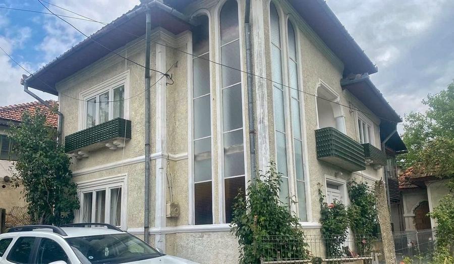 Casă cu 4 camere în Central