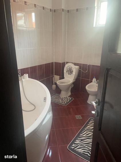 Casă cu 4 camere cu Teren 300 Mp în Central