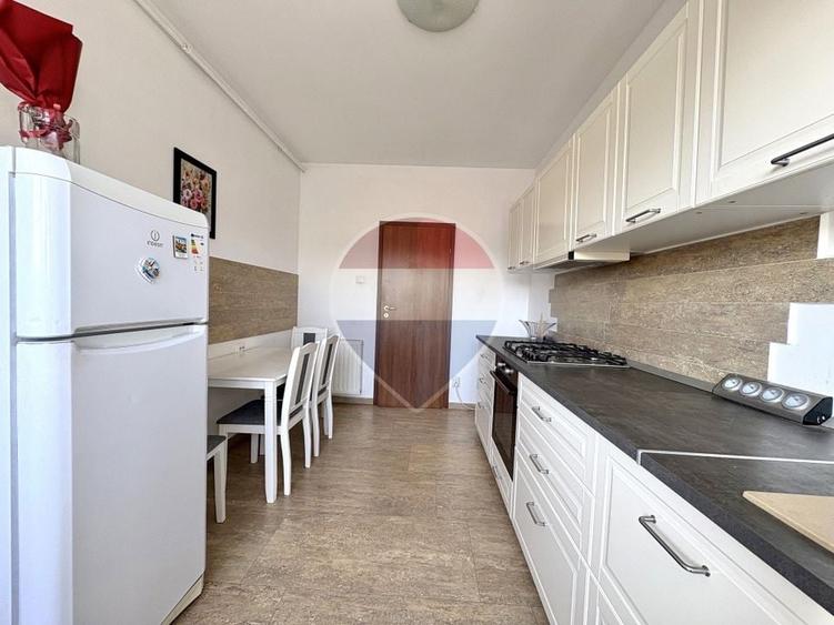 Apartament cu 2 camere decomandat, mobilat în Tractorul