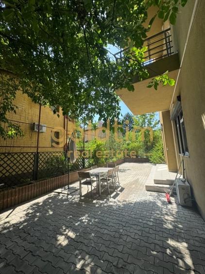 Apartament cu 4 camere semidecomandat, mobilat în Iancu Nicolae