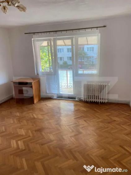 Apartament cu 3 camere decomandat în Micro 16