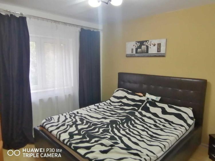 Apartament cu 3 camere decomandat în Roșu
