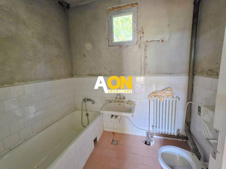 Casă individuală cu 4 camere cu Canalizare în Cetate