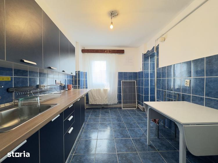 Apartament cu 3 camere decomandat, mobilat în Republicii