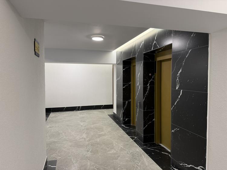Apartament cu 3 camere semidecomandat în Străulești