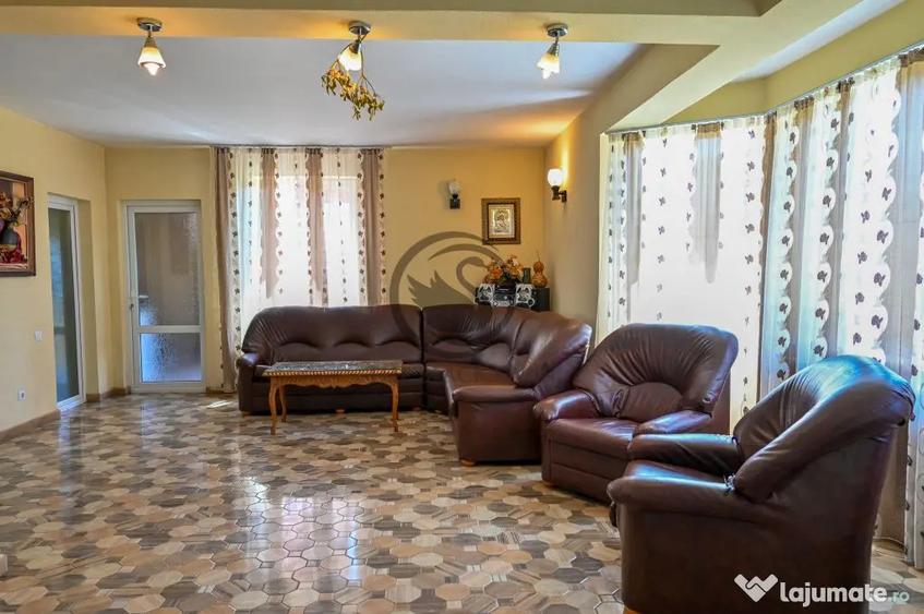 Casă cu 3 camere cu Canalizare în Cheia