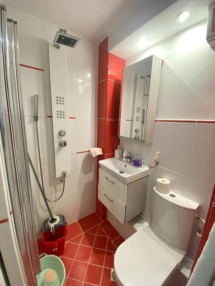 Apartament cu 2 camere semidecomandat în Podu Roș