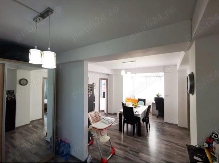Apartament cu 3 camere decomandat în Central