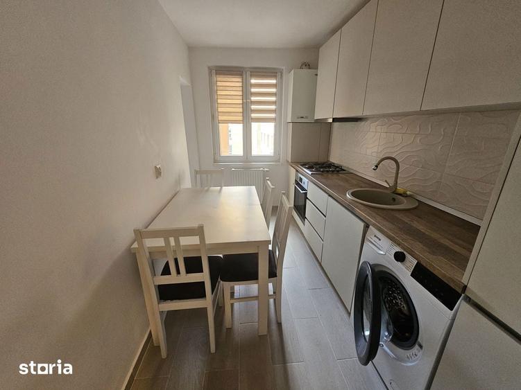 Apartament cu 3 camere decomandat în Astra